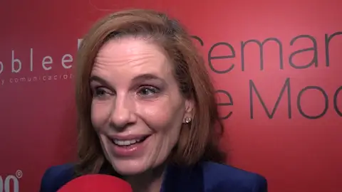 Olivia de Borbón hablando con la prensa Olivia de Borbón hablando con la prensa