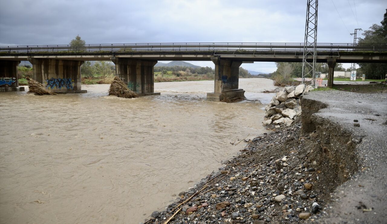 Crecida del r&iacute;o Grande a su paso por C&aacute;rtama, M&aacute;laga