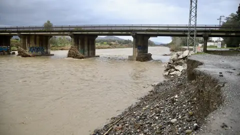Crecida del río Grande a su paso por Cártama, Málaga Crecida del río Grande a su paso por Cártama, Málaga