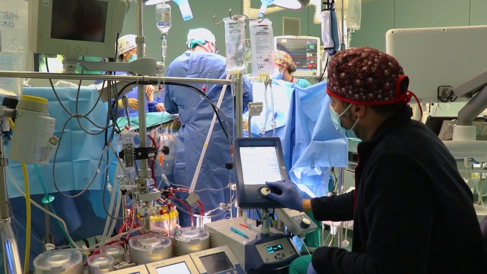 El hospital La Fe de Valencia trasplanta 10 órganos, entre ellos 3 corazones, en un día