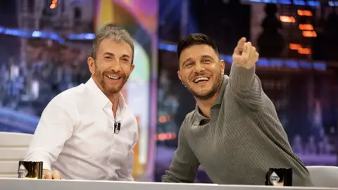 "Yo te quito 20 años de encima": Joaquín Sánchez se compromete a hacerle un injerto de pelo a Pablo Motos "Yo te quito 20 años de encima": Joaquín Sánchez se compromete a hacerle un injerto de pelo a Pablo Motos