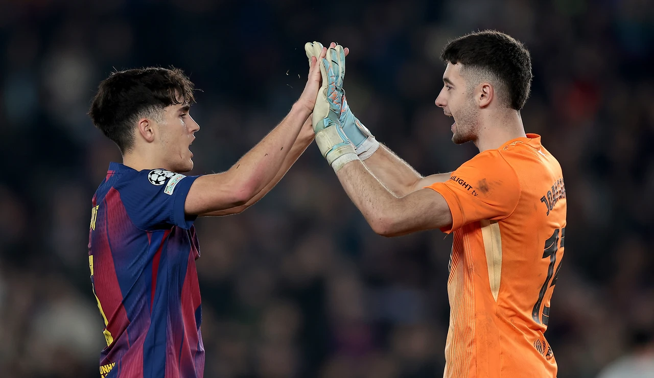 Cubarsí y Joan García con el FC Barcelona