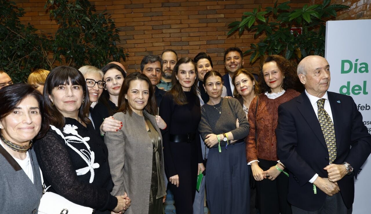 La reina Letizia junto a pacientes de c&aacute;ncer del programa Paciente con Voz