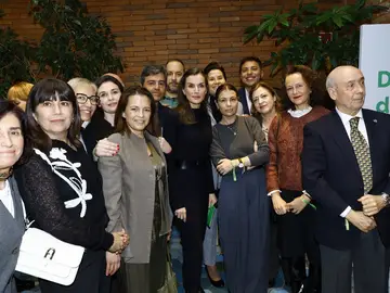 La reina Letizia junto a pacientes de cáncer del programa Paciente con Voz La reina Letizia junto a pacientes de cáncer del programa Paciente con Voz