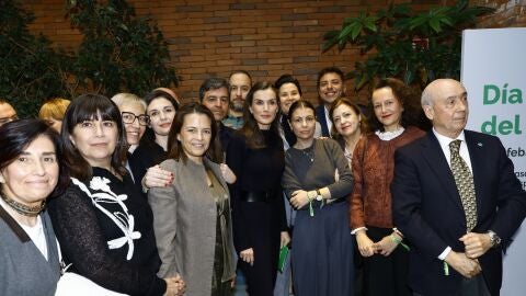 La reina Letizia junto a pacientes de c&aacute;ncer del programa Paciente con Voz