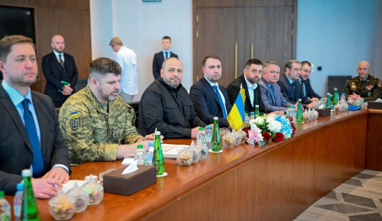 El Jefe del Estado Mayor General de las Fuerzas Armadas y otros representantes ucranianos