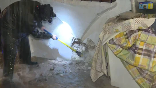 El temporal obliga a romper las fachadas de las casas en Grazalema (Cádiz): "Es la única forma para que no se derrumben" El temporal obliga a romper las fachadas de las casas en Grazalema (Cádiz): "Es la única forma para que no se derrumben"