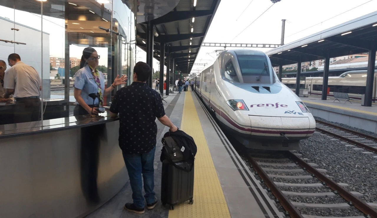 Un tren AVE en la estación