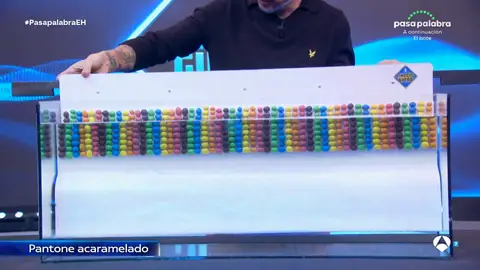 El 'pantone acaramelado' con el que Marron ha sorprendido a Rosa y Manu en El Hormiguero El 'pantone acaramelado' con el que Marron ha sorprendido a Rosa y Manu en El Hormiguero