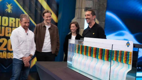 El 'pantone acaramelado' con el que Marron ha sorprendido a Rosa y Manu en El Hormiguero El 'pantone acaramelado' con el que Marron ha sorprendido a Rosa y Manu en El Hormiguero