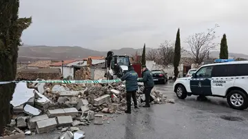 Muro desprendido en la Puebla de Don Fradrique (Granada) Muro desprendido en la Puebla de Don Fradrique (Granada)