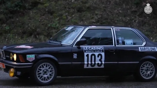 Imagen de un coche en el Rally de Montecarlo Imagen de un coche en el Rally de Montecarlo