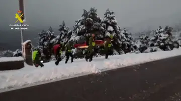 Muere el conductor de una quitanieves en Ávila tras caer desde 20 metros Muere el conductor de una quitanieves en Ávila tras caer desde 20 metros