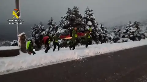 Muere el conductor de una quitanieves en Ávila tras caer desde 20 metros Muere el conductor de una quitanieves en Ávila tras caer desde 20 metros