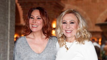 Chayo Mohedano y Rosa Benito en la fiesta de su 70 cumplea&ntilde;os