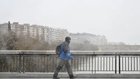 La Aemet mantiene la alerta por deshielos y nieve este lunes en Ávila, Segovia, León y Zamora La Aemet mantiene la alerta por deshielos y nieve este lunes en Ávila, Segovia, León y Zamora