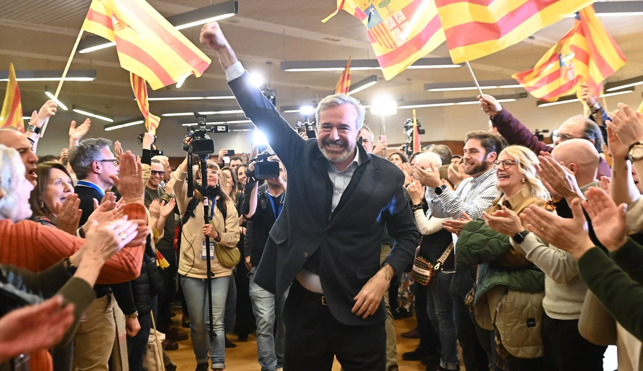 Jorge Azcón celebra la victoria del PP en las elecciones de Aragón