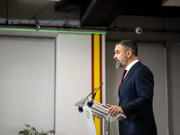 Abascal tiende la mano a Azcón para pactar en Aragón, pero insiste en que el PP dé un giro a sus políticas Abascal tiende la mano a Azcón para pactar en Aragón, pero insiste en que el PP dé un giro a sus políticas