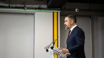 Abascal tiende la mano a Azcón para pactar en Aragón, pero insiste en que el PP dé un giro a sus políticas Abascal tiende la mano a Azcón para pactar en Aragón, pero insiste en que el PP dé un giro a sus políticas