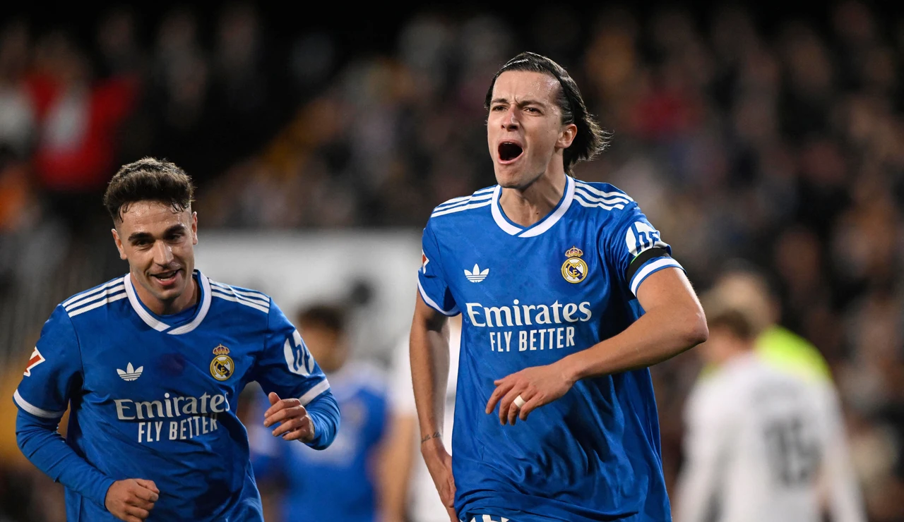 Álvaro Carreras celebra su gol ante el Valencia