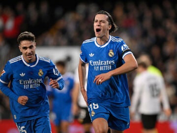 &Aacute;lvaro Carreras celebra su gol ante el Valencia