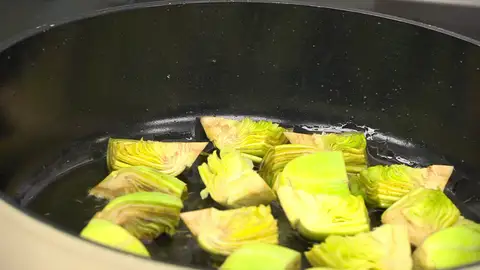 Sazona y sofríelas hasta que se doren Sazona y sofríelas hasta que se doren