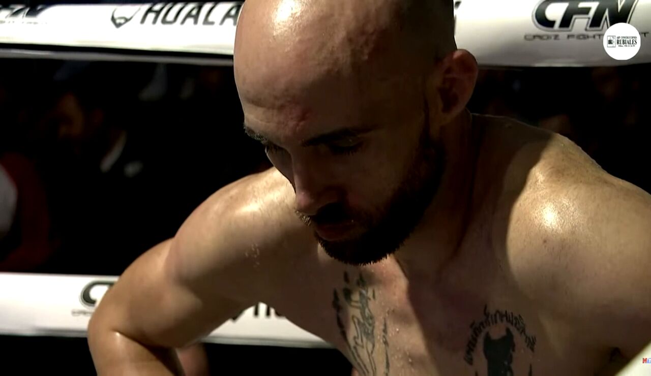 Carlos Coello hace historia en su combate n&uacute;mero 90 como profesional