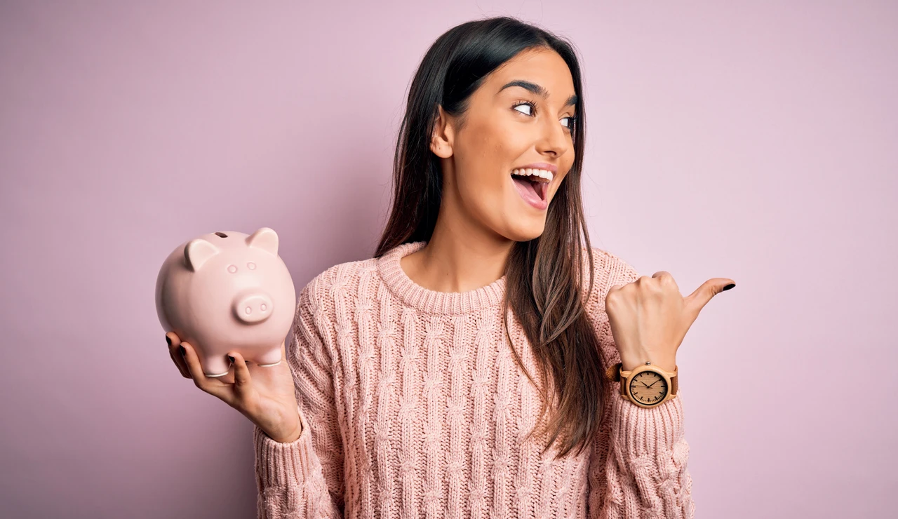 Chica ahorrando