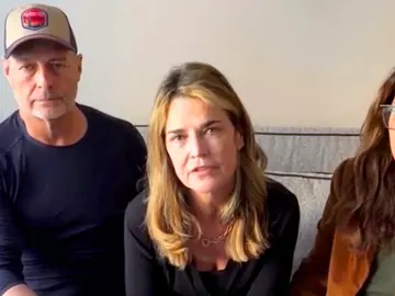 Savannah Guthrie, junto a sus hermanos Annie y Camron Savannah Guthrie, junto a sus hermanos Annie y Camron