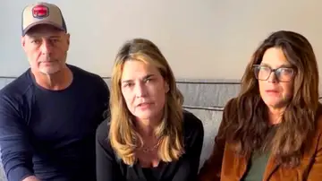 Savannah Guthrie, junto a sus hermanos Annie y Camron Savannah Guthrie, junto a sus hermanos Annie y Camron