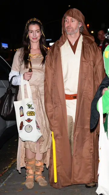 Anne Hathaway y Adam Shulman Anne Hathaway y Adam Shulman