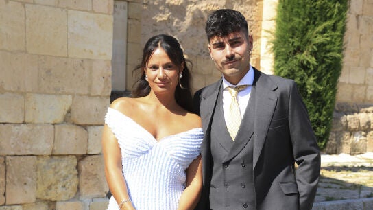 Lara Tronti y Hugo P&eacute;rez en una boda