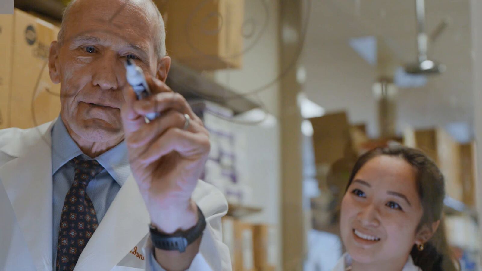Dos científicos revolucionan la lucha contra el cáncer con células CAR-T