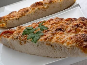 Receta de pan casero de ajo y queso con or&eacute;gano, de Joseba Argui&ntilde;ano