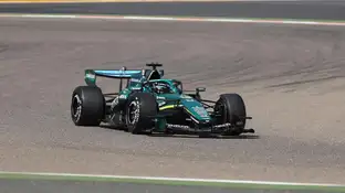 Lance Stroll con el Aston Martin en el circuito de Sakhir Lance Stroll con el Aston Martin en el circuito de Sakhir