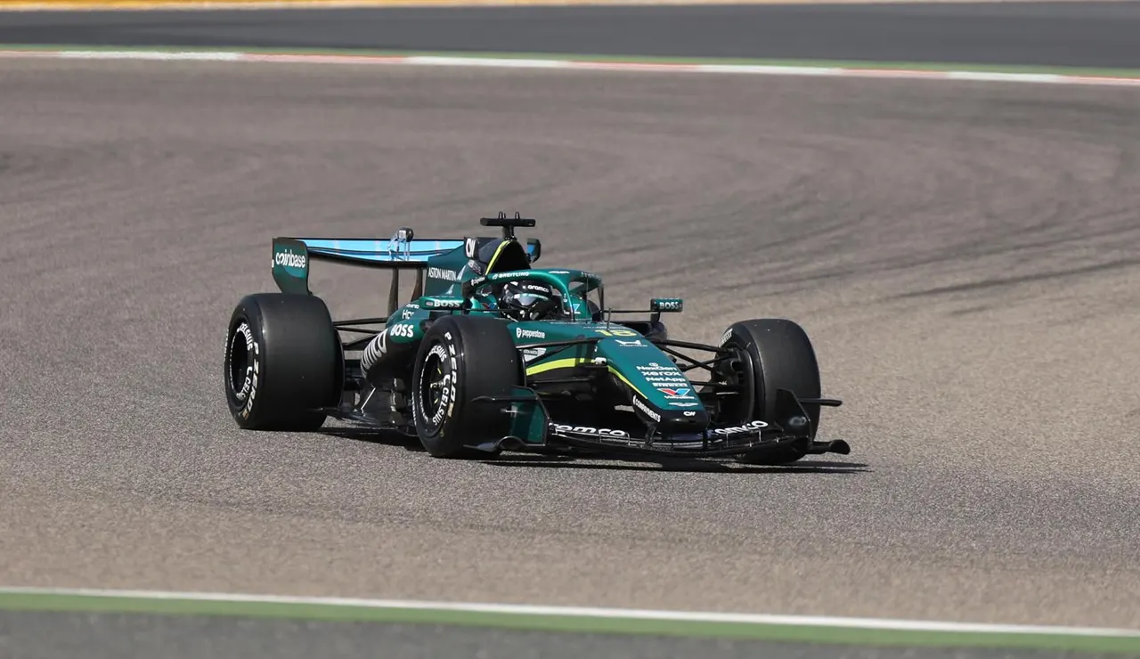 Lance Stroll con el Aston Martin en el circuito de Sakhir