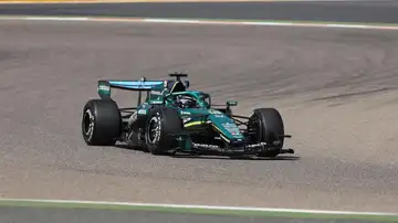 Lance Stroll con el Aston Martin en el circuito de Sakhir Lance Stroll con el Aston Martin en el circuito de Sakhir