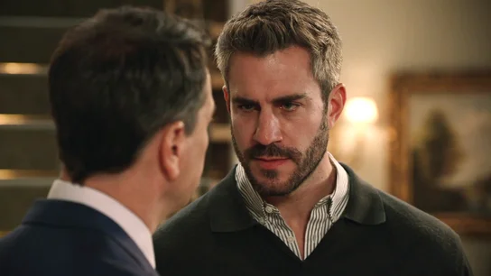 Gabriel presume de que Begoña siempre será su mujer, pero Andrés le deja las cosas claras: “Te aborrece y me querrá siempre a mí” Gabriel presume de que Begoña siempre será su mujer, pero Andrés le deja las cosas claras: “Te aborrece y me querrá siempre a mí”