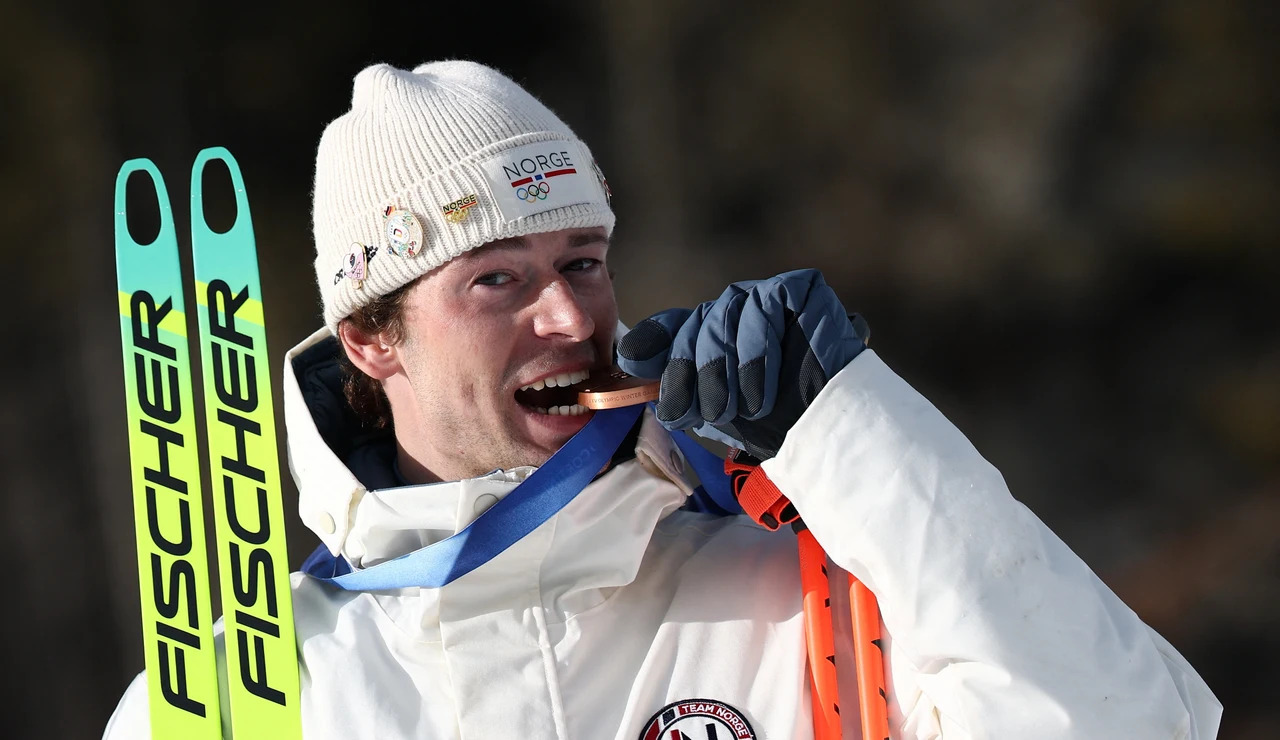 El noruego Sturla Holm Laegreid con su medalla de bronce