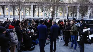 Identifican a los "6 hombres ricos y poderosos" censurados en los archivos de caso Epstein Identifican a los "6 hombres ricos y poderosos" censurados en los archivos de caso Epstein