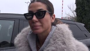 Elena Tablada haciendo declaraciones a la prensa