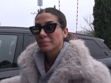 Elena Tablada haciendo declaraciones a la prensa