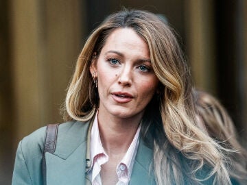 Blake Lively a su salida de los juzgados de Nueva york a una comparecencia por su demanda a Justin Baldoni