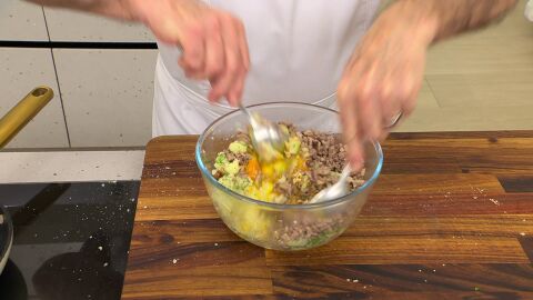 Incorpora la carne y mezcla bien