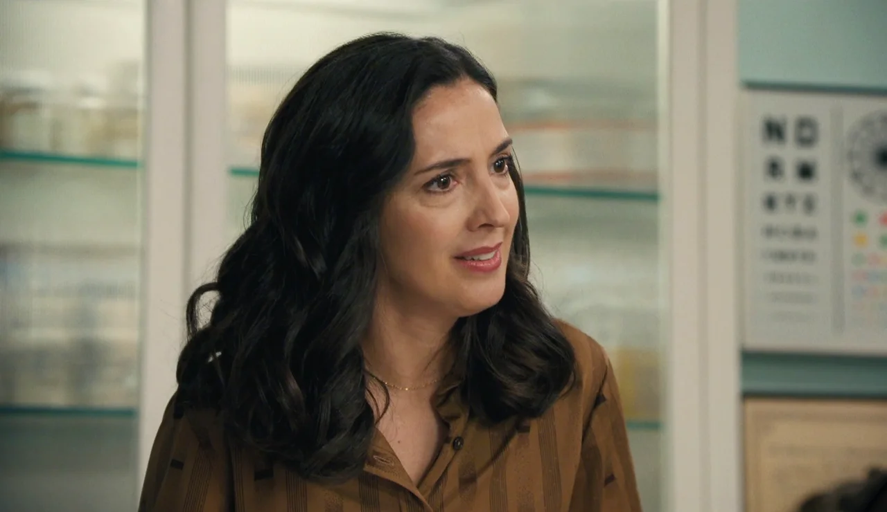 ¡Fuerte pelea de Luz y Luis! La doctora no entiende que haya dejado su puesto de perfumista