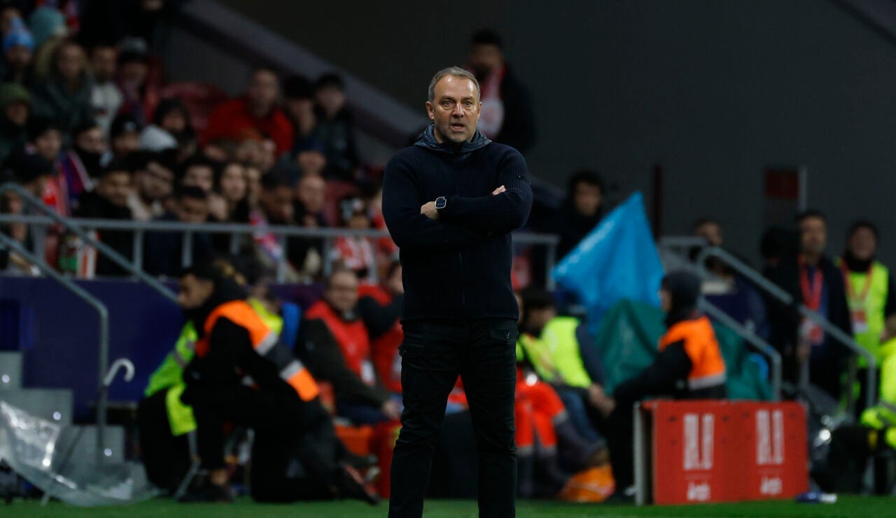 Hansi Flick, en la banda del Metropolitano