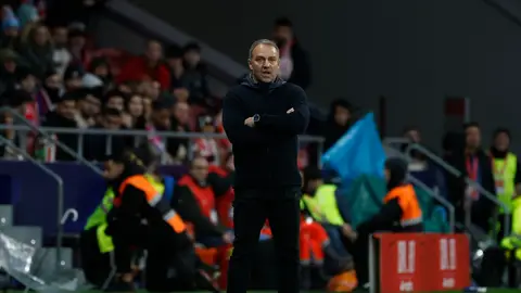 Hansi Flick, en la banda del Metropolitano Hansi Flick, en la banda del Metropolitano