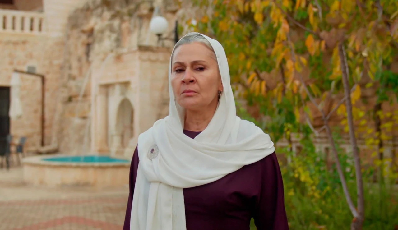 La historia detrás de Uzak Şehir, el título original de En tierra lejana que ha conquistado Turquía