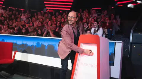 Santiago Segura toca el botón de la injusticia a favor de Eva Soriano Santiago Segura toca el botón de la injusticia a favor de Eva Soriano