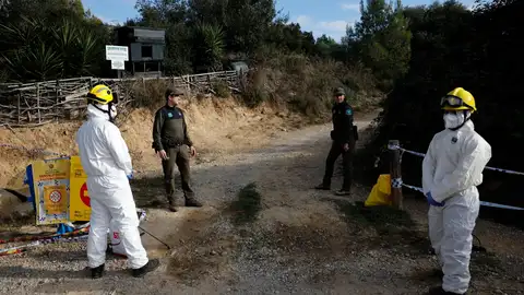 Imagen de dos miembros de los Agentes Rurales de la Generalitat y dos de las Agrupacions de Defensa Forestal Imagen de dos miembros de los Agentes Rurales de la Generalitat y dos de las Agrupacions de Defensa Forestal